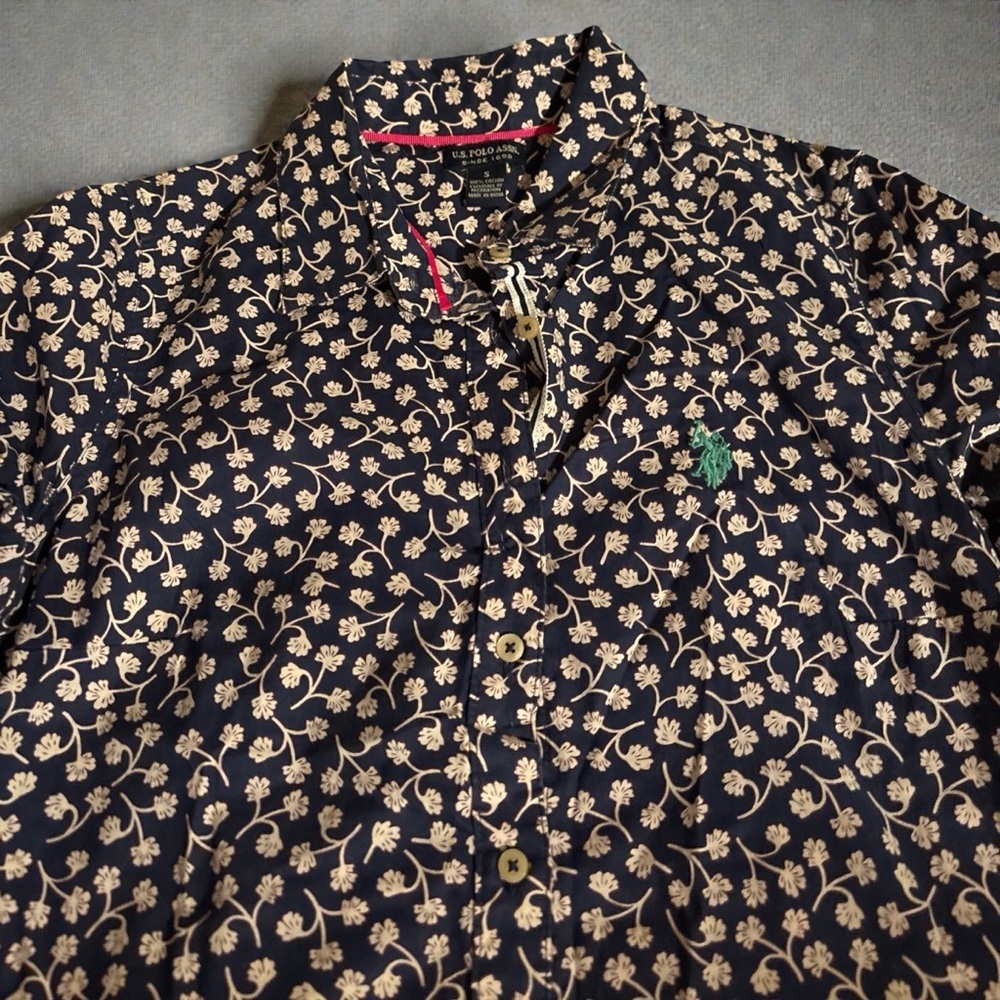 U.S. Polo Assn. Navy and Cream Floral Shirt 100% Cotton - Picture 2 of 4